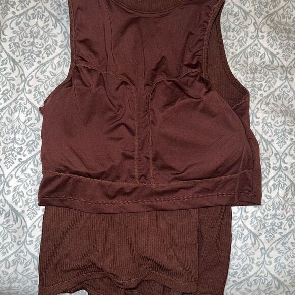 NWT Klassy network RIBBED MOCK NECK BRAMI tank top brown size M - Picture 7 of 7